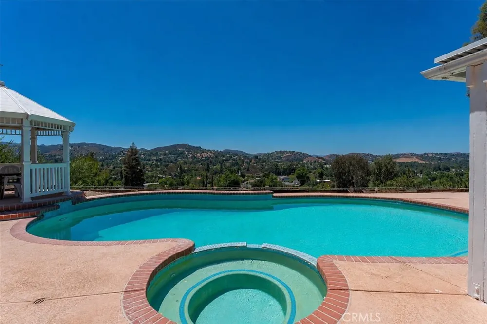 4607 Romberg Place Woodland Hills, CA 91364