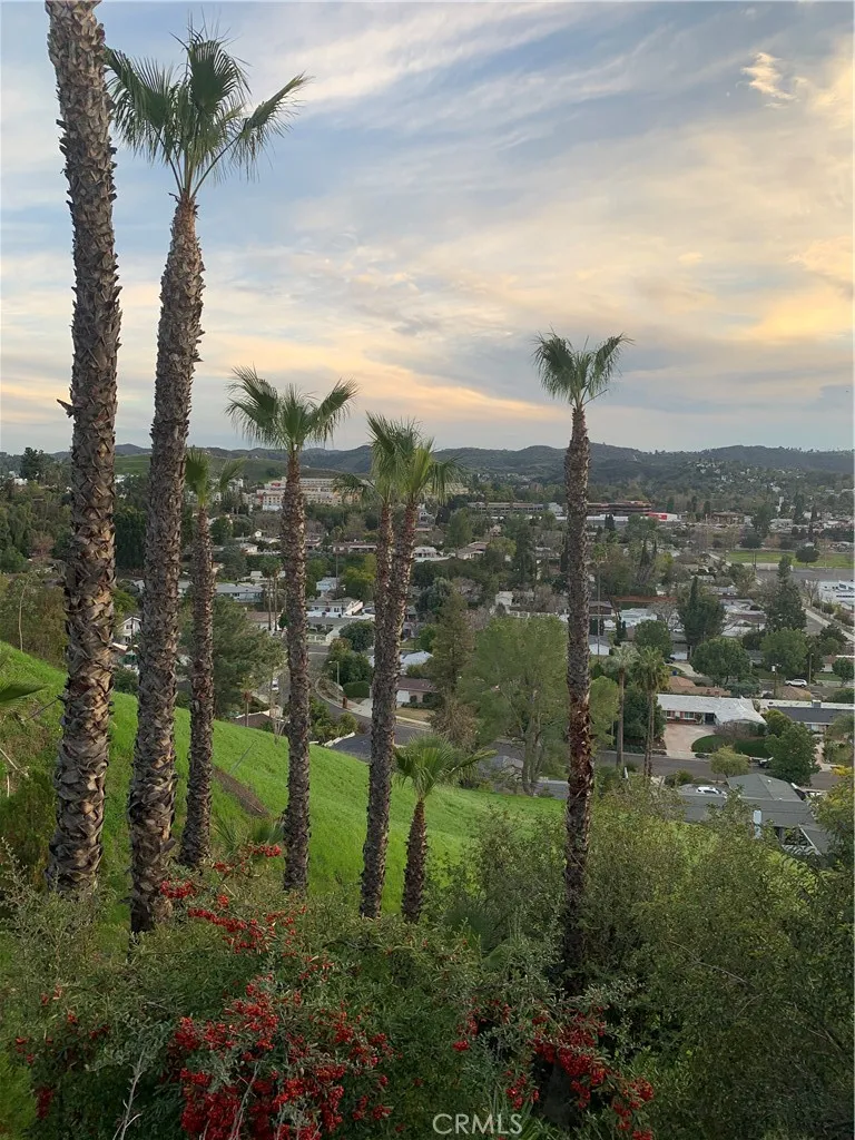 5706 Wallis Lane Woodland Hills, CA 91367