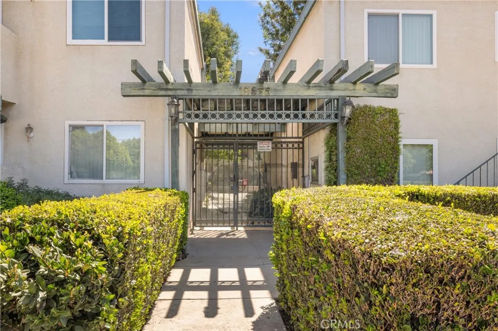 10636 Woodley Avenue #47 Granada Hills, CA 91344