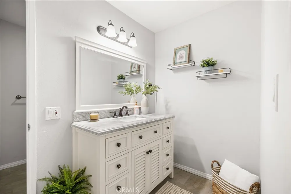 10636 Woodley Avenue #47 Granada Hills, CA 91344