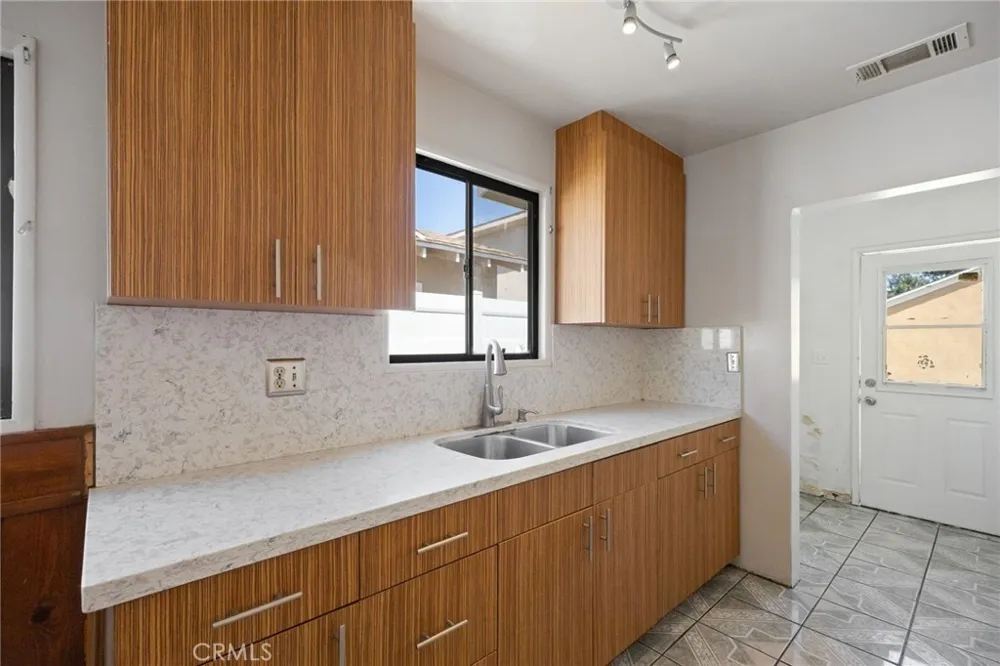15739 Chatsworth Granada Hills, CA 91344