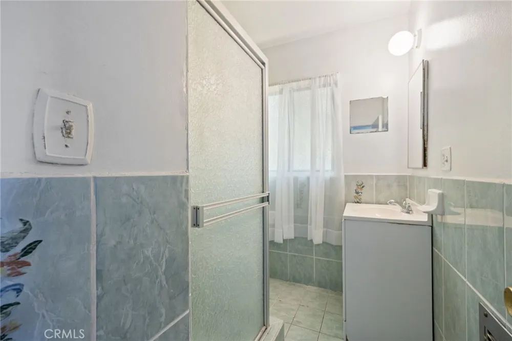 15739 Chatsworth Granada Hills, CA 91344