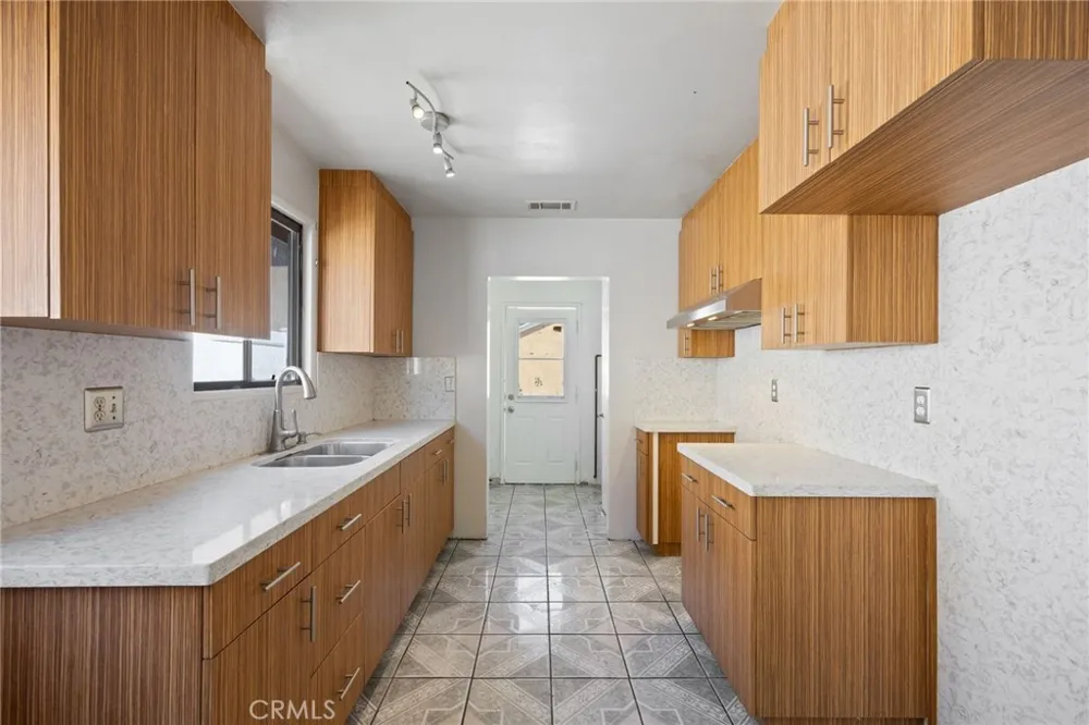 15739 Chatsworth Granada Hills, CA 91344