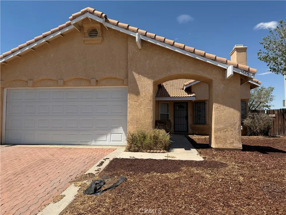 1645 E Kettering Lancaster, CA 93535