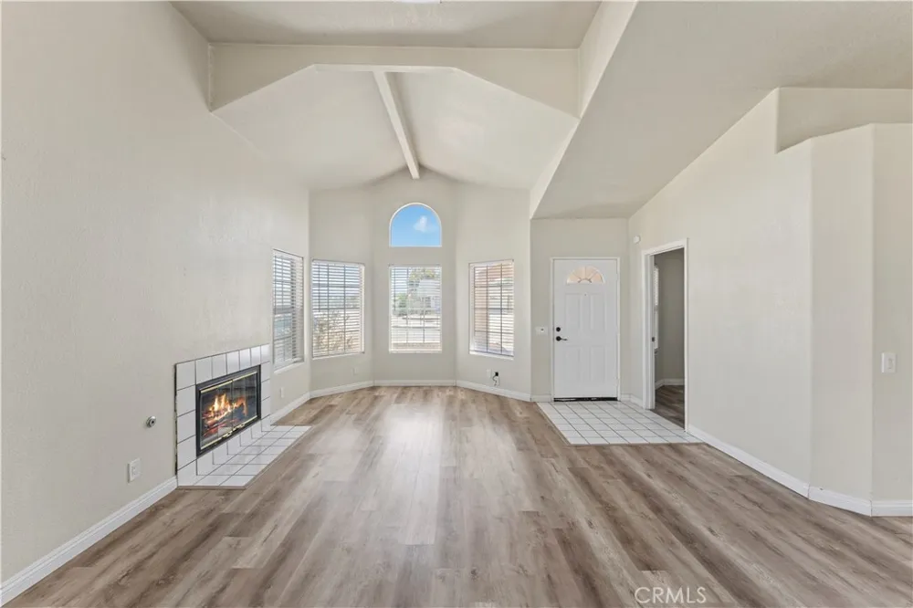 1645 E Kettering Lancaster, CA 93535