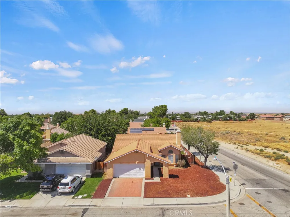 1645 E Kettering Lancaster, CA 93535