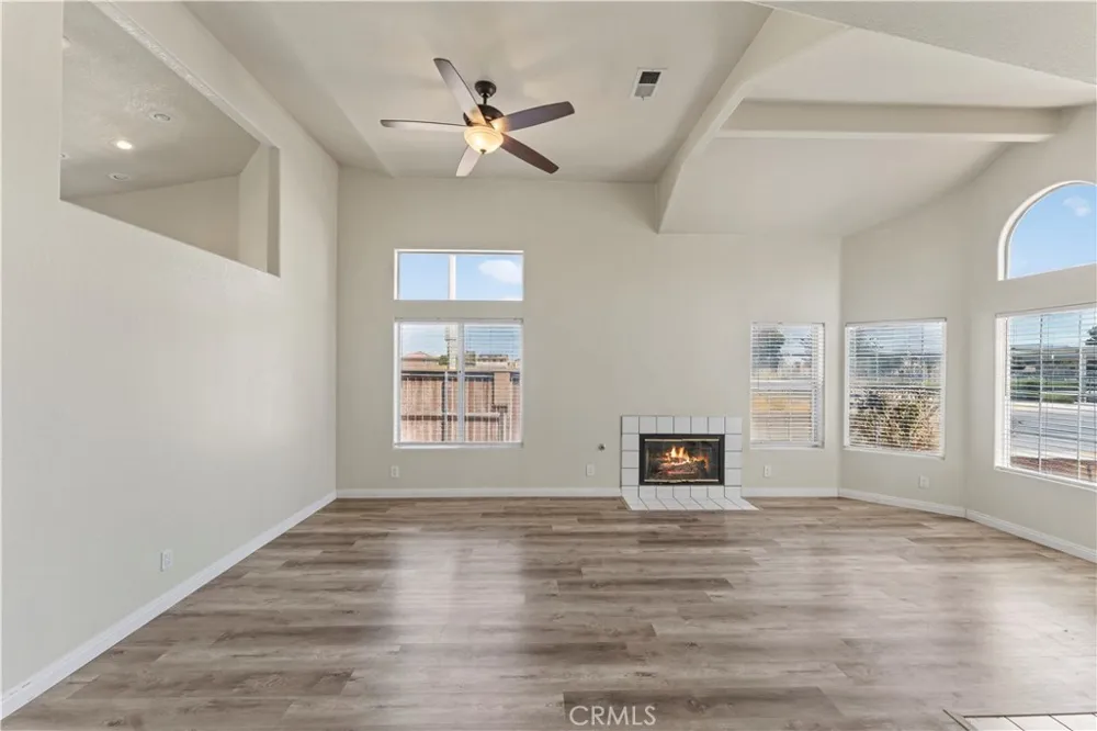 1645 E Kettering Lancaster, CA 93535