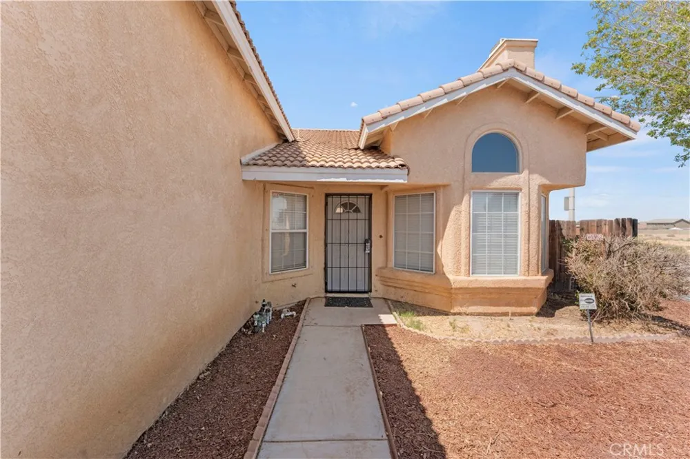 1645 E Kettering Lancaster, CA 93535