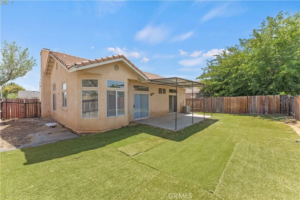 1645 E Kettering Lancaster, CA 93535