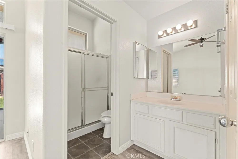 1645 E Kettering Lancaster, CA 93535