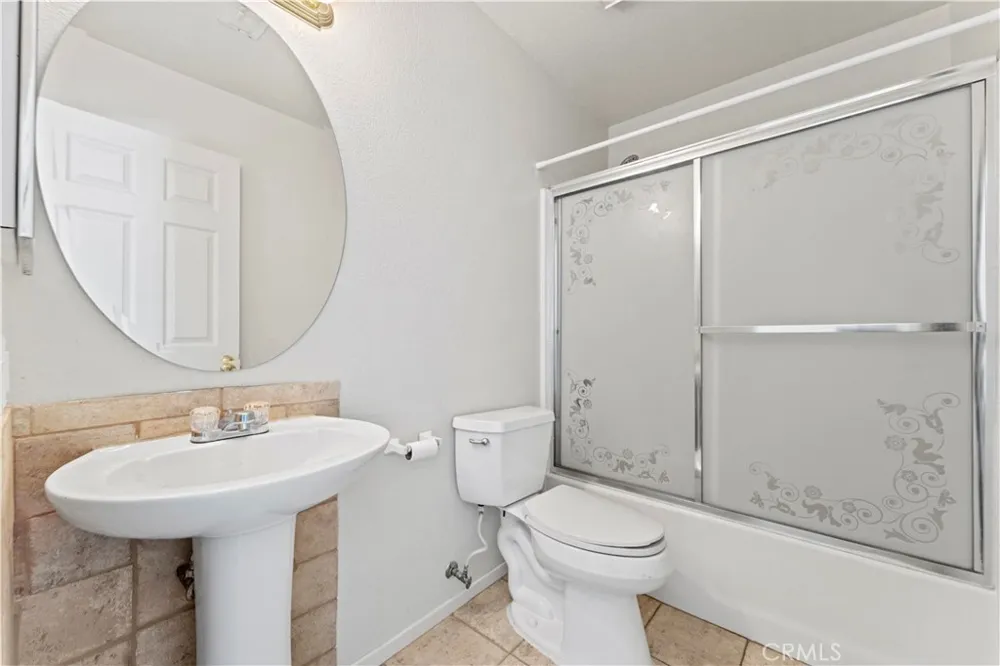 1645 E Kettering Lancaster, CA 93535