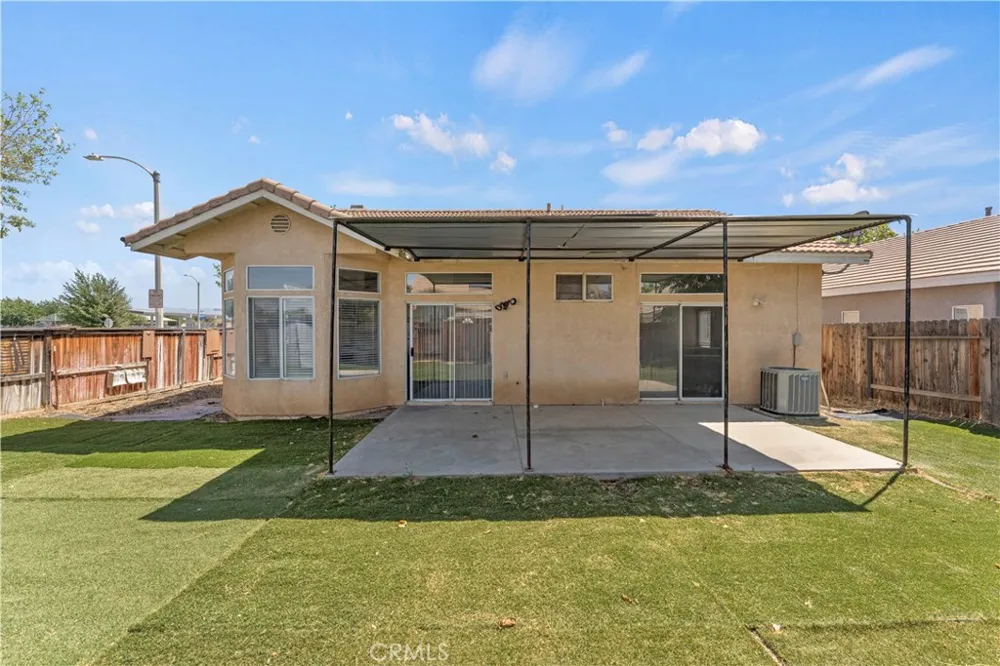 1645 E Kettering Lancaster, CA 93535