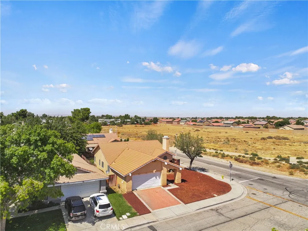 1645 E Kettering Lancaster, CA 93535