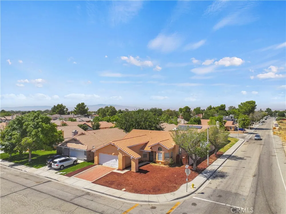 1645 E Kettering Lancaster, CA 93535