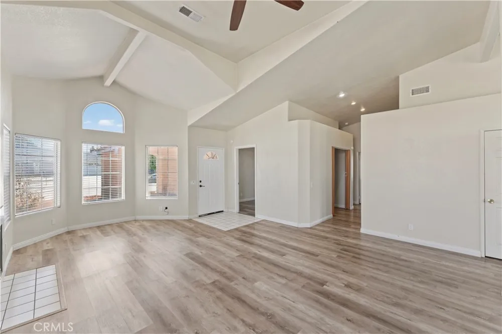 1645 E Kettering Lancaster, CA 93535