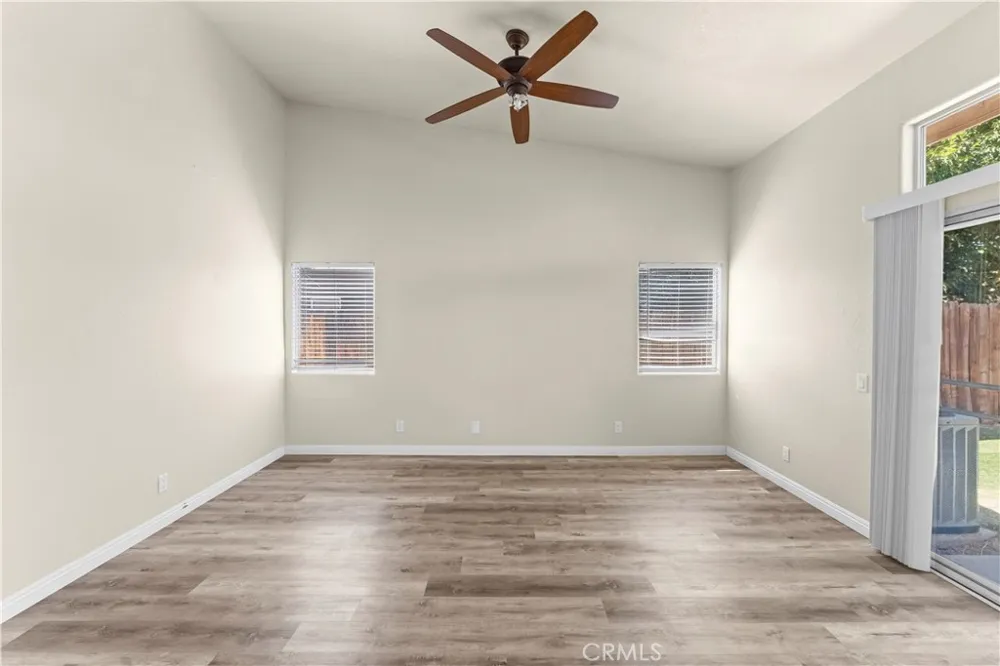 1645 E Kettering Lancaster, CA 93535