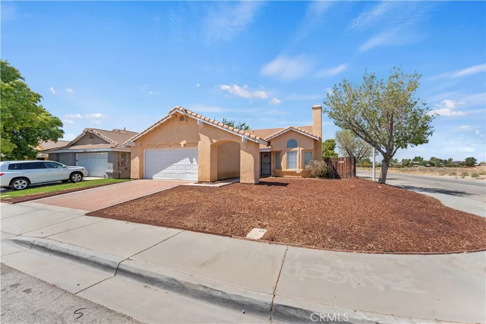 1645 E Kettering Lancaster, CA 93535
