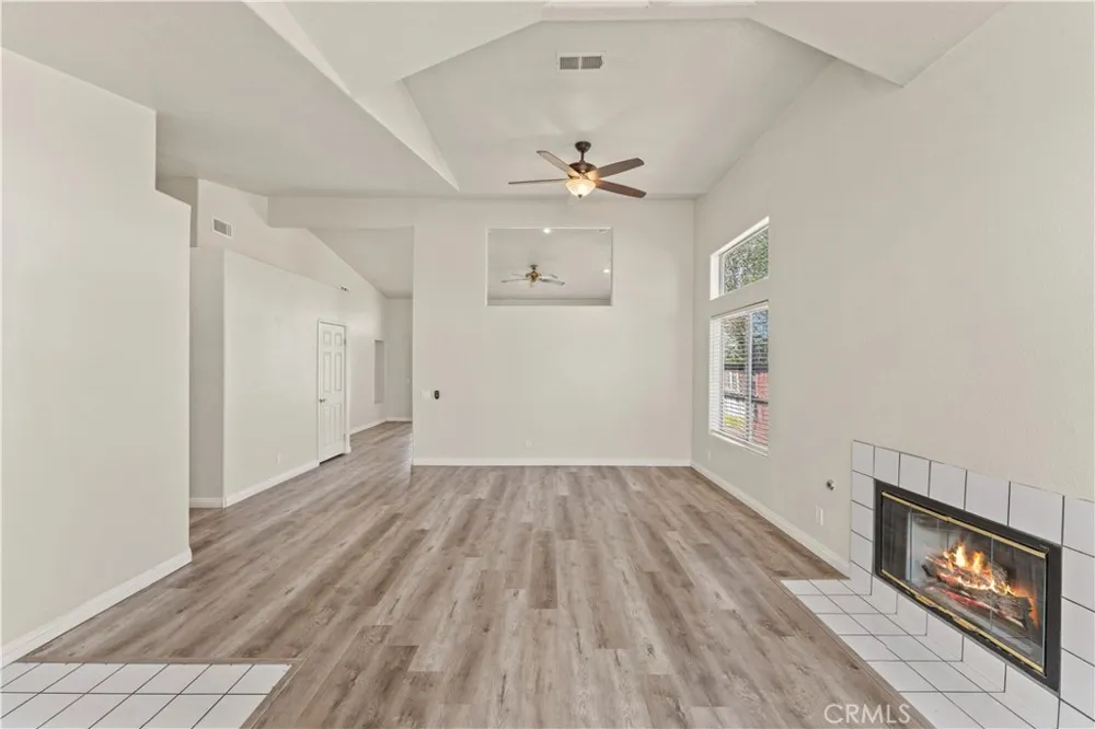 1645 E Kettering Lancaster, CA 93535