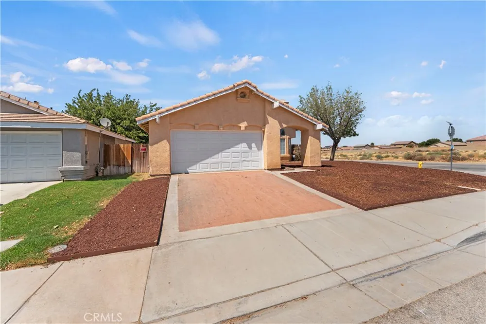 1645 E Kettering Lancaster, CA 93535