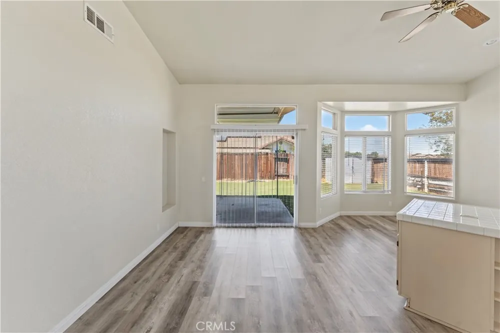 1645 E Kettering Lancaster, CA 93535