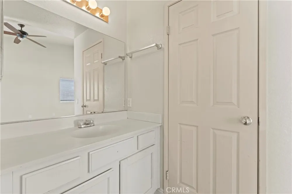 1645 E Kettering Lancaster, CA 93535
