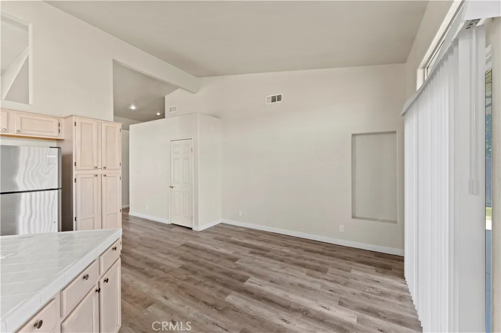1645 E Kettering Lancaster, CA 93535