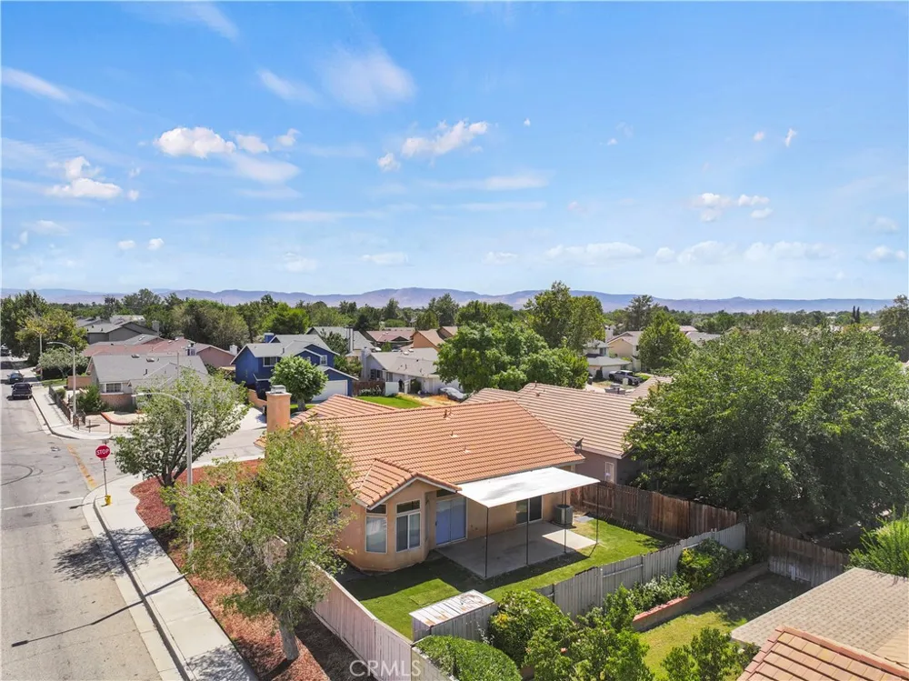 1645 E Kettering Lancaster, CA 93535