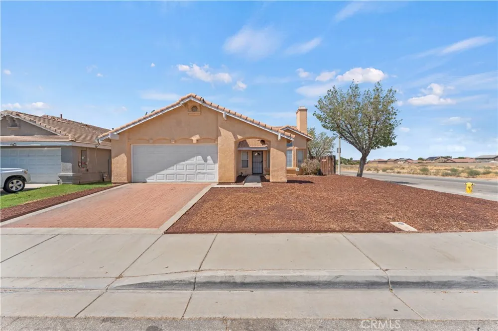 1645 E Kettering Lancaster, CA 93535