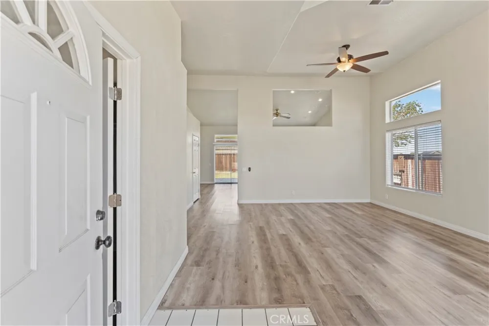 1645 E Kettering Lancaster, CA 93535