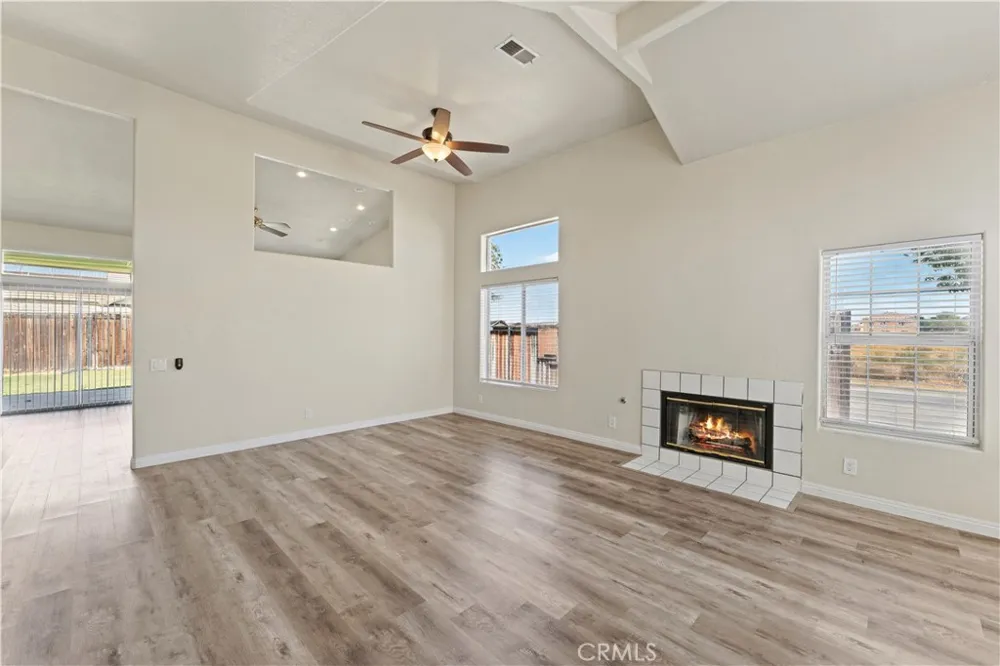1645 E Kettering Lancaster, CA 93535