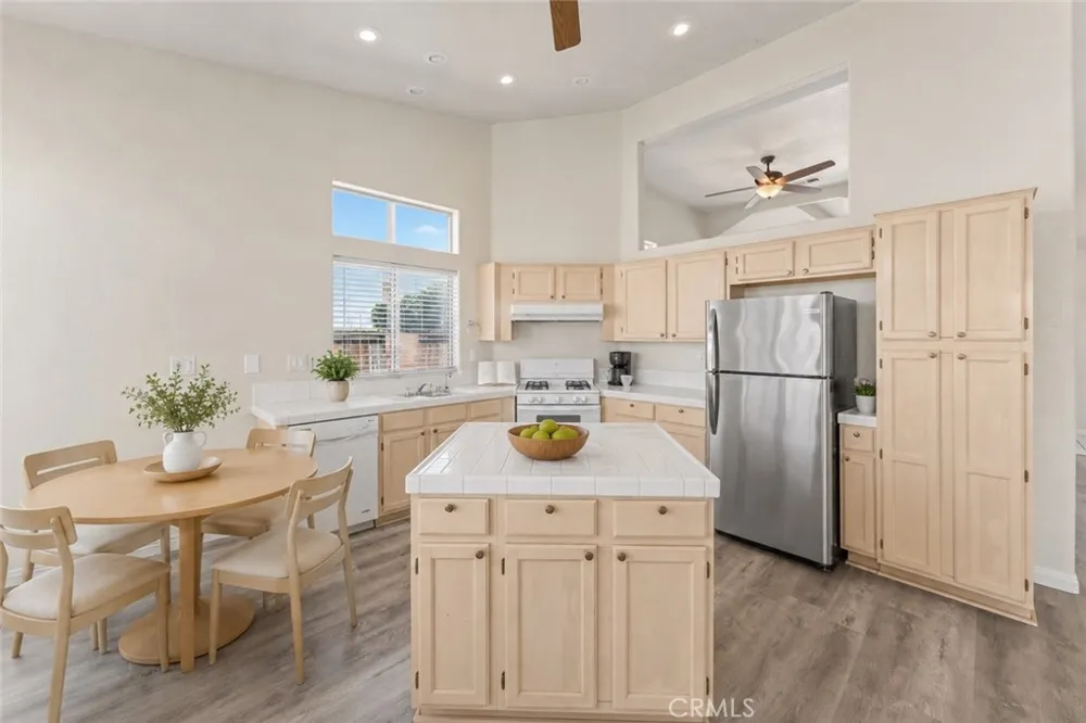 1645 E Kettering Lancaster, CA 93535