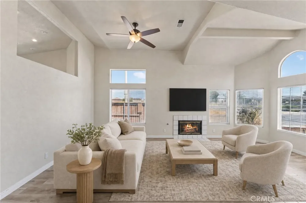 1645 E Kettering Lancaster, CA 93535