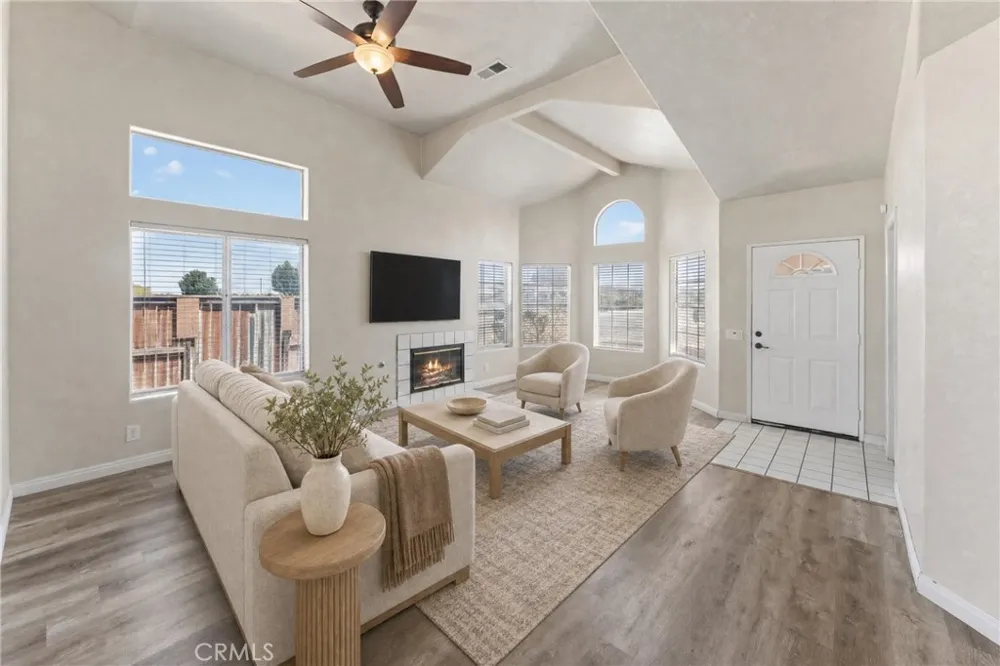 1645 E Kettering Lancaster, CA 93535
