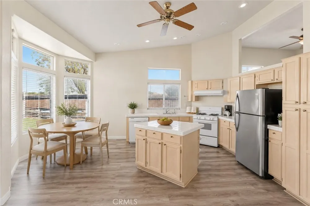 1645 E Kettering Lancaster, CA 93535
