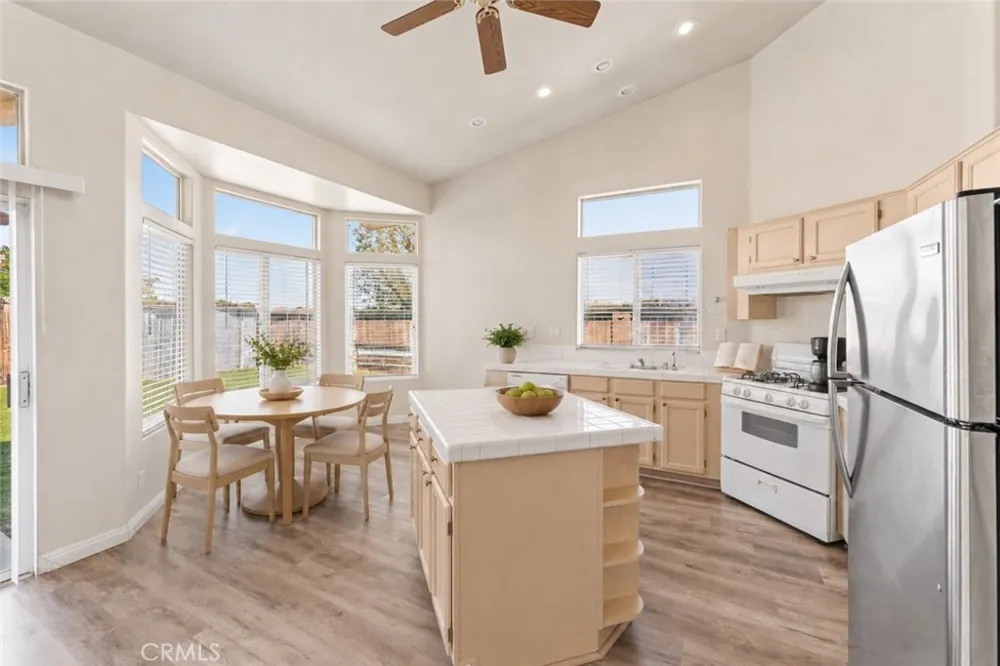 1645 E Kettering Lancaster, CA 93535