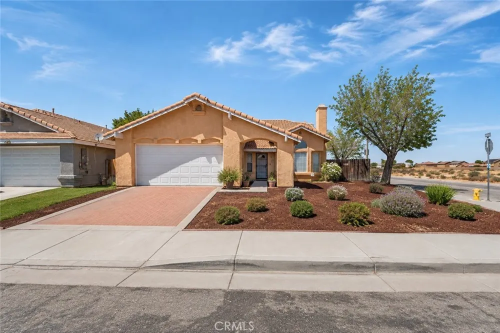 1645 E Kettering Lancaster, CA 93535