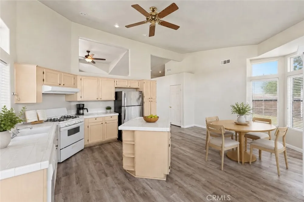 1645 E Kettering Lancaster, CA 93535
