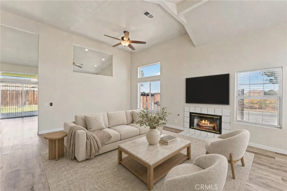 1645 E Kettering Lancaster, CA 93535