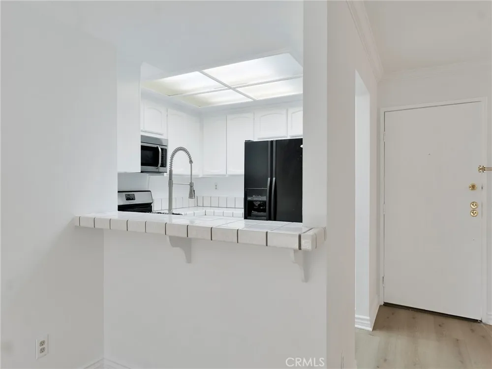 7800 Topanga Canyon Boulevard #216 Canoga Park, CA 91304