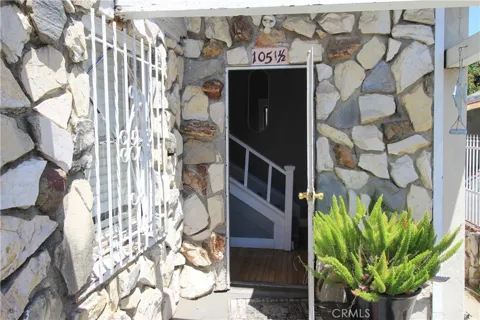 1051 W 46th