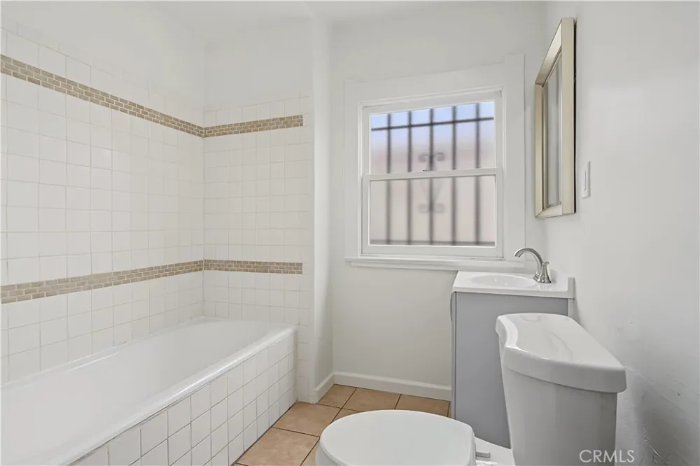 1061 Minerva Long Beach, CA 90813