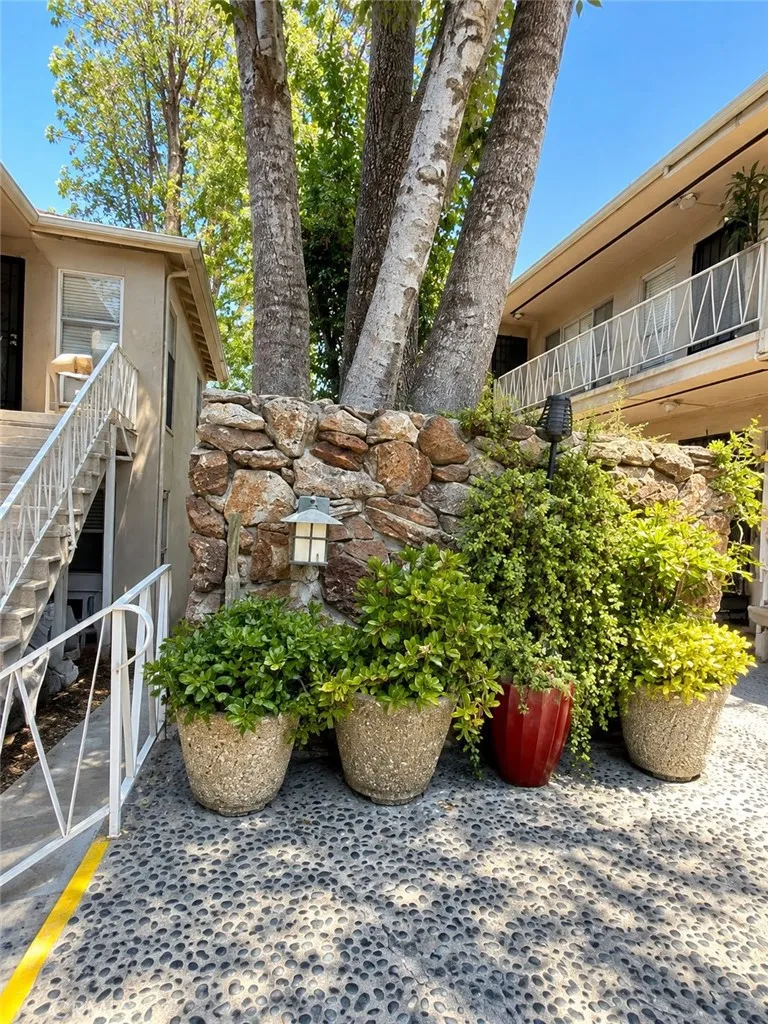 3930 Kentucky Drive #2 Los Angeles, CA 90068
