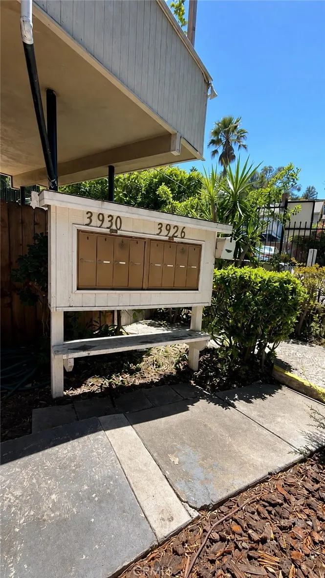 3930 Kentucky Drive #2 Los Angeles, CA 90068