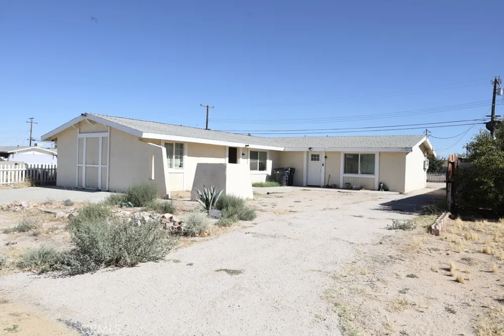 7742 Walpole California City, CA 93505