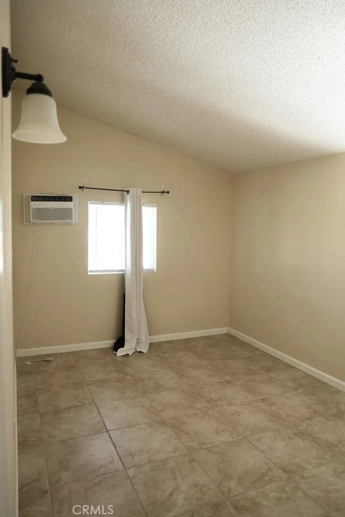 7742 Walpole California City, CA 93505