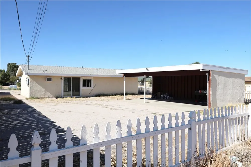 7742 Walpole California City, CA 93505