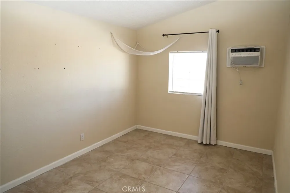 7742 Walpole California City, CA 93505