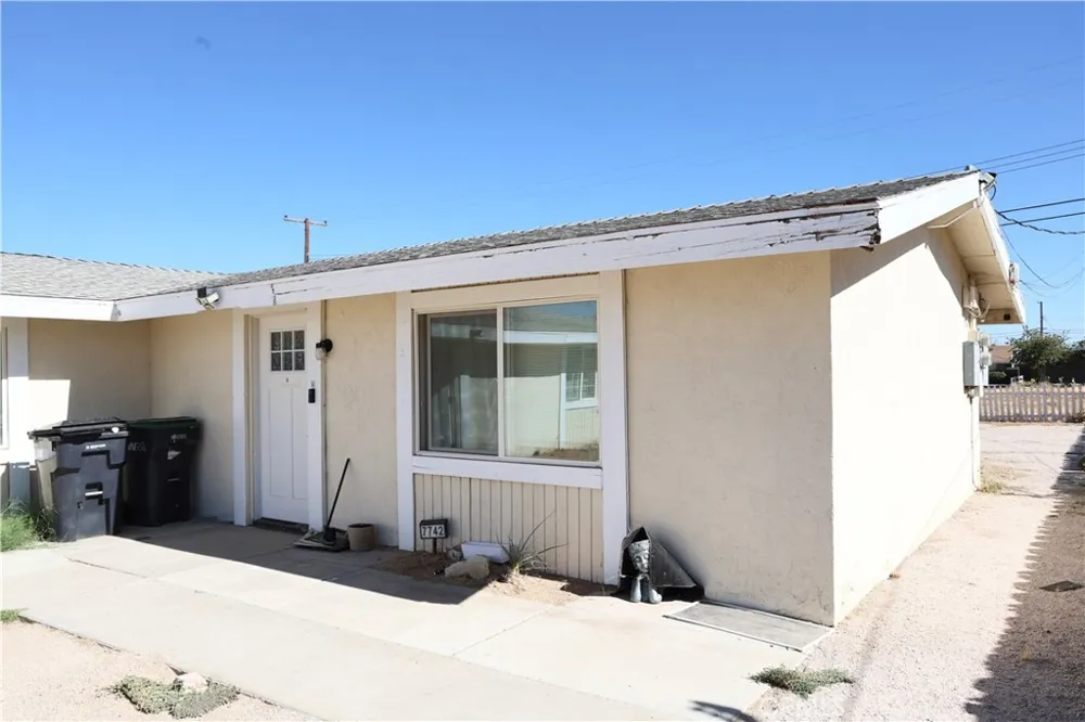 7742 Walpole California City, CA 93505