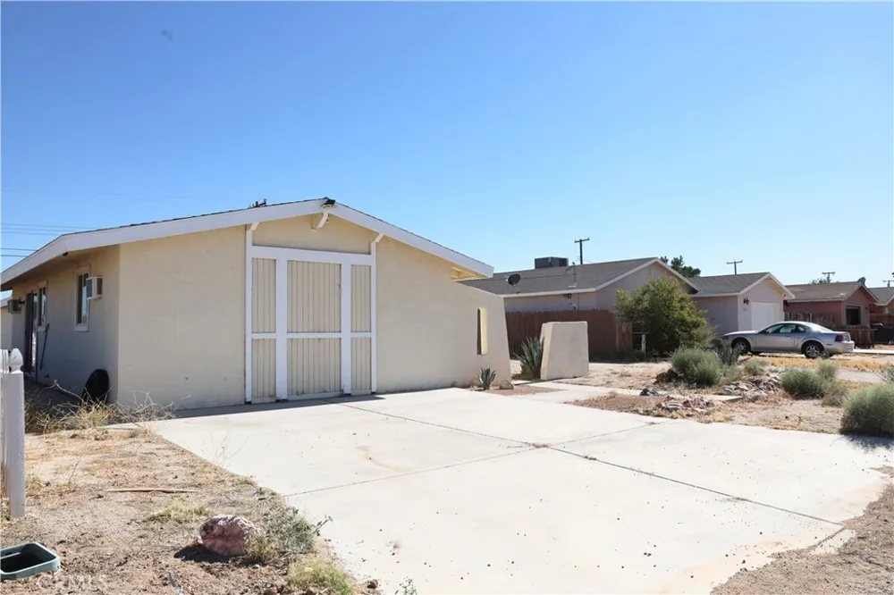 7742 Walpole California City, CA 93505