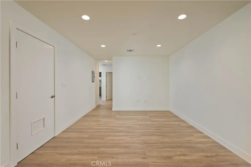 12516 San Fernando #2 Sylmar, CA 91342